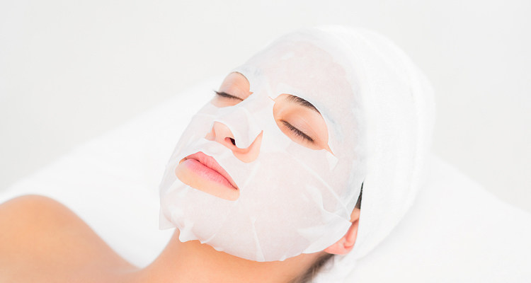 面膜撕开直接往脸上贴?别再错下去啦!