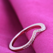 18K rose gold platinum gold diamond ring diamond ring female marriage proposal diamond ring couple V-shaped diamond ring gift row Diamond Girl