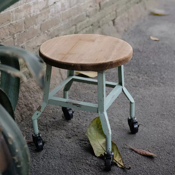 Old wooden iron flower stool universal wheel garden grocery decoration ornaments courtyard rack flower stool home decoration
Old wooden iron flower stool universal wheel garden grocery decoration ornaments courtyard rack flower stool home decoration
