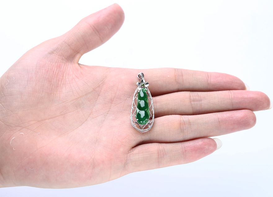 冰种满绿福豆平安豆天然翡翠18k金镶钻石吊坠368g