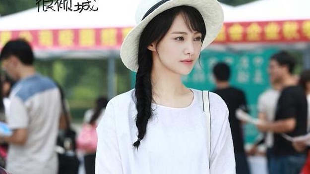 赵丽颖和邓爽穿上婚纱谁更清晰动人呢?