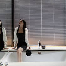 Autumn and winter 2020 new female black dress temperament French bubble sleeve skirt waist thin black skirt female