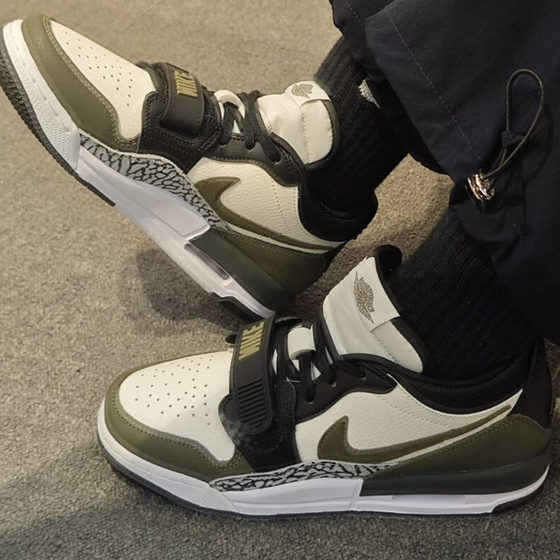 Nike women's shoes autumn new Jordan AJ312 retro air cushion sneakers shoes basketball caddie shoes CD9054
Nike women's shoes autumn new Jordan AJ312 retro air cushion sneakers shoes basketball caddie shoes CD9054