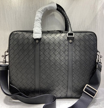 Light Extravagant Bag 2022 New Fashion Classic Single Shoulder Handbag Brief Tire Calf Leather Woven Business Briefcase