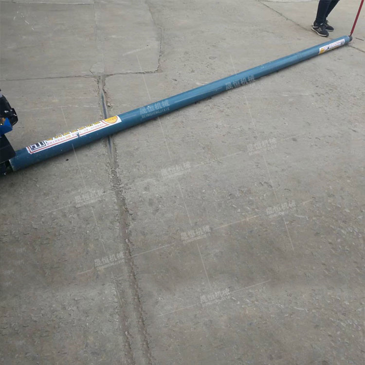 路面透水整平机实拍 滚筒路面施工震动梁 手拉式汽油单滚滚平机价