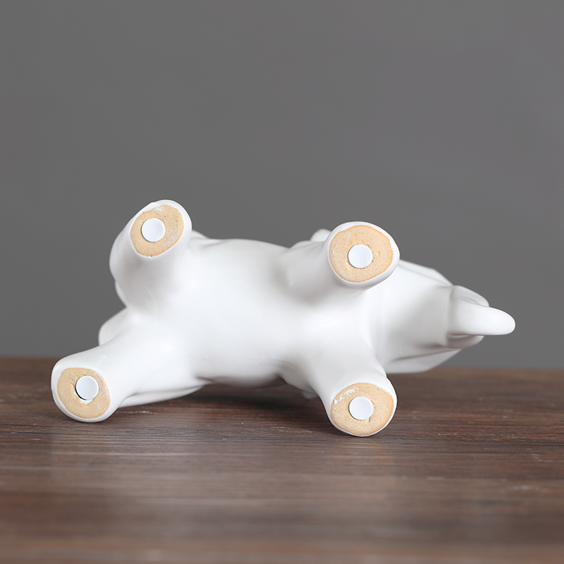 The modern simple line home room adornment new black and white couples object ceramic handicraft furnishing articles