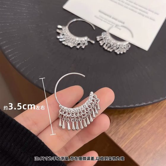 Frosty Fengshui 물이 뚝뚝 떨어지는 술집 귀걸이 2025 새로운 인기 고급 귀걸이 틈새 귀걸이 이어링 여성 Frosty Fengshui 물이 뚝뚝 떨어지는 술집 귀걸이 2025 새로운 인기 고급 귀걸이 틈새 귀걸이 이어링 여성