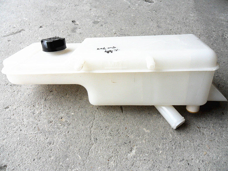 推荐优质 东风天锦膨胀付水箱小水箱付副水壶储水壶东风天龙实拍