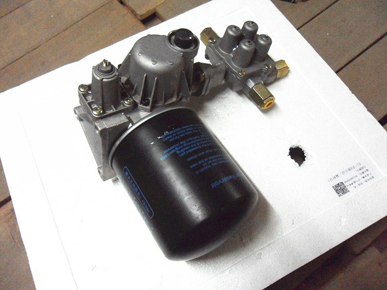 热销优质解放j6 悍威 奥威四回路干燥器总成 空气干燥罐 干燥瓶