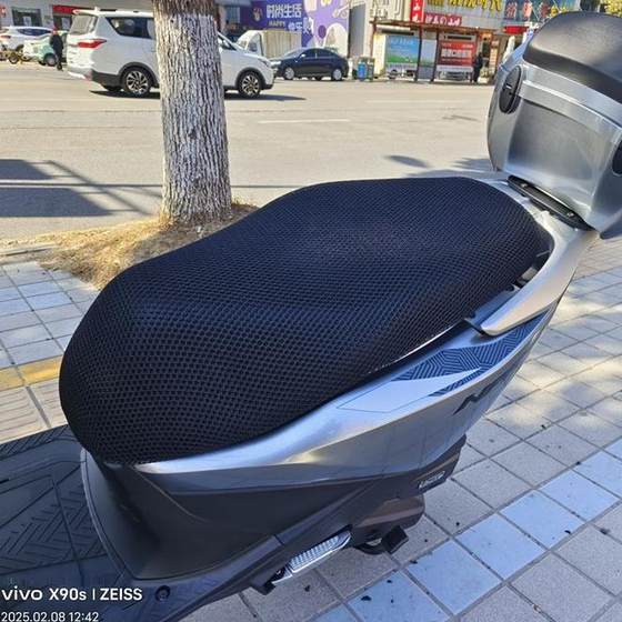 Wuyang Honda NPF125 오토바이 좌석 커버 방수 선 스크린 스쿠터 수정 쿠션 커버 가죽 레인 방지에 적합합니다. Wuyang Honda NPF125 오토바이 좌석 커버 방수 선 스크린 스쿠터 수정 쿠션 커버 가죽 레인 방지에 적합합니다.