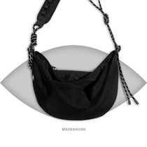 MADDEBAG) 2022 new slanted satchel women dumplings stuffed with large capacity class single shoulder bag college-bound mens boomers