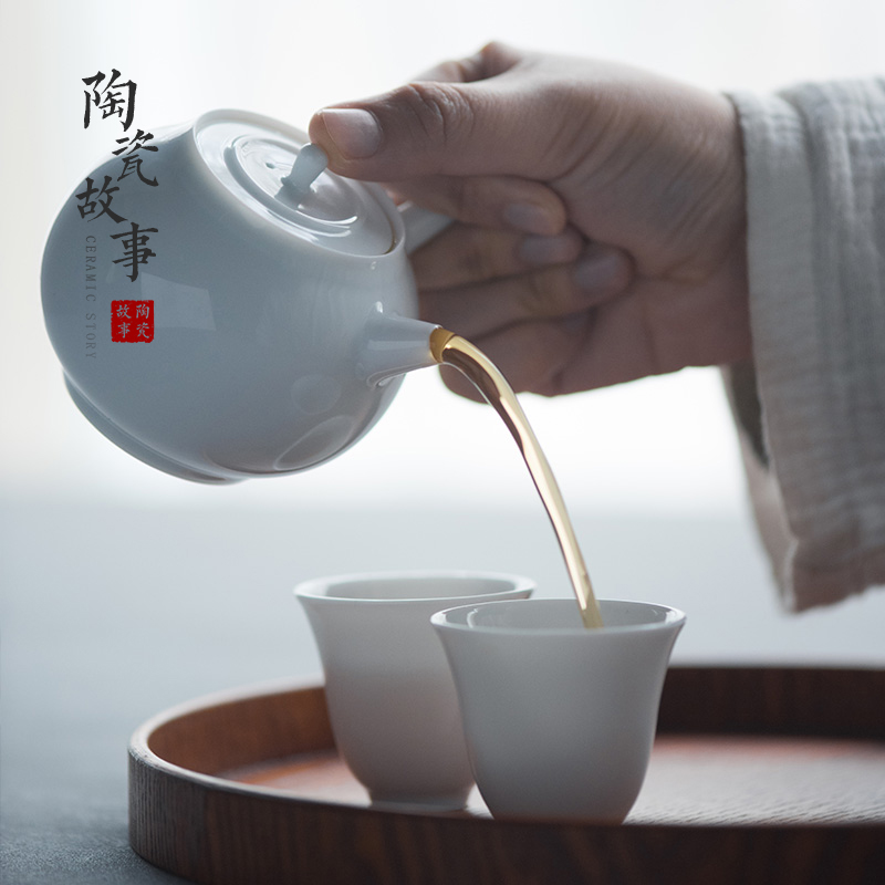 Sweet white glazed ceramic story ball hole side pot teapot tea white porcelain craft ceramic filter household utensils