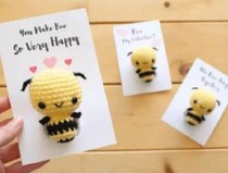 Mini small honeybee handmade DIY crochet knitted wool line doll doll fig. tutorial non-finished product