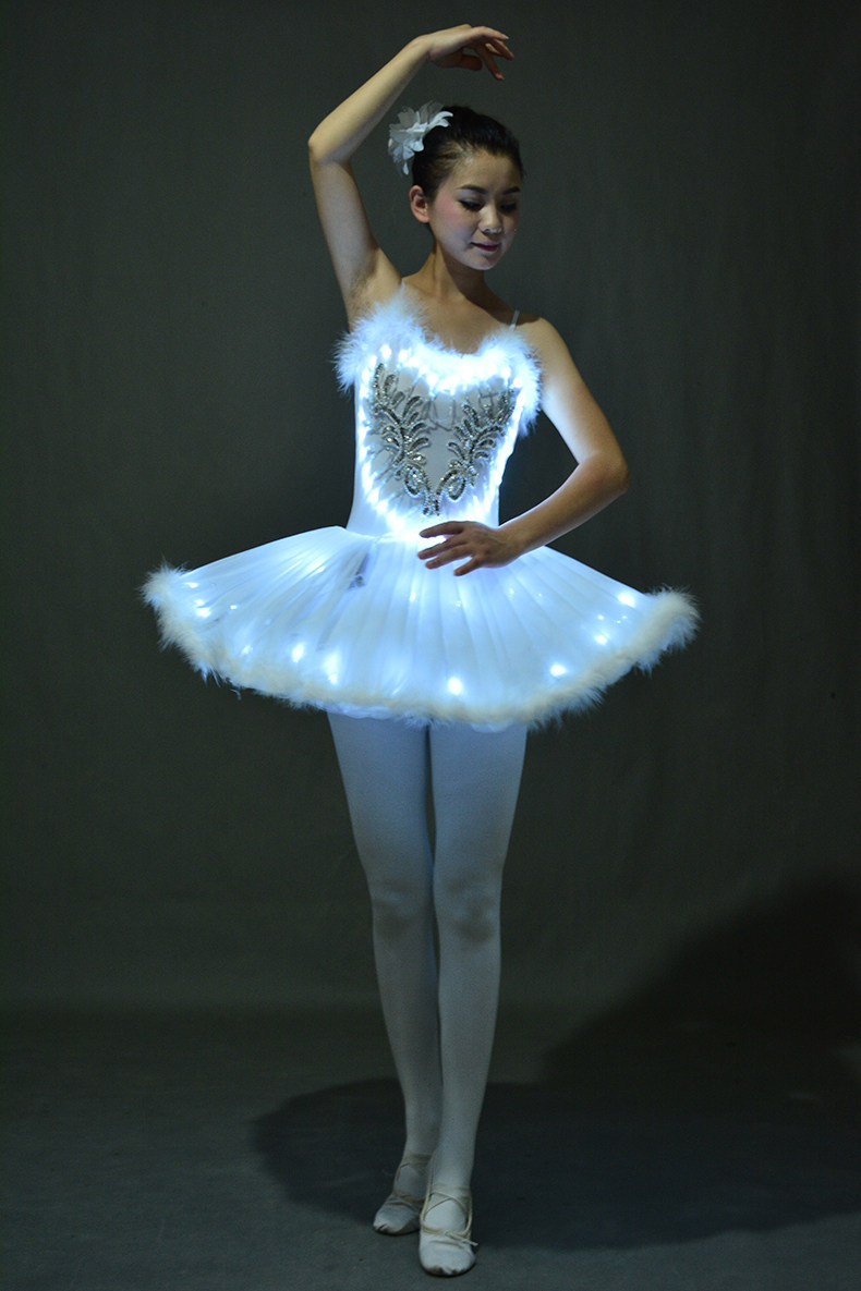 发光芭蕾舞演出服成人羽毛蓬蓬裙荧光led亮片小天鹅吊带裙表演服