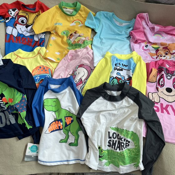 Baby boys and girls 1-8 years old swimsuits, swim trunks tops sun protection and quick-drying breathable wool team Carter cartoon original cartoon
Baby boys and girls 1-8 years old swimsuits, swim trunks tops sun protection and quick-drying breathable wool team Carter cartoon original cartoon