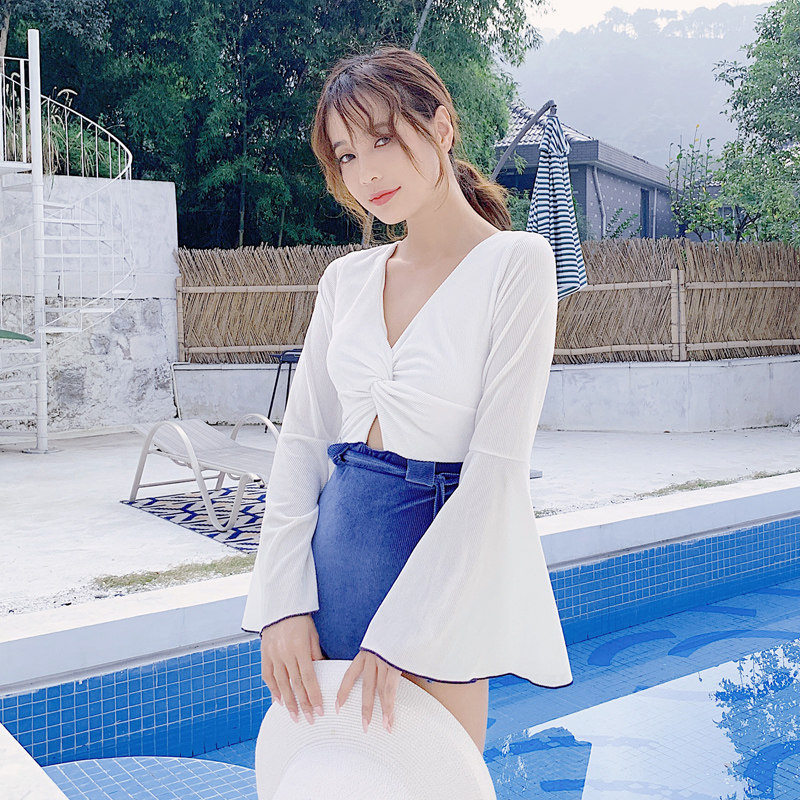 泳衣女温泉连体女式青春长喇叭袖女子白色沙滩美娜泳装2005