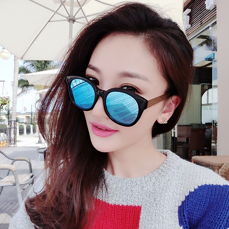 无关伤感,我只是喜欢戴上墨镜后的阴天