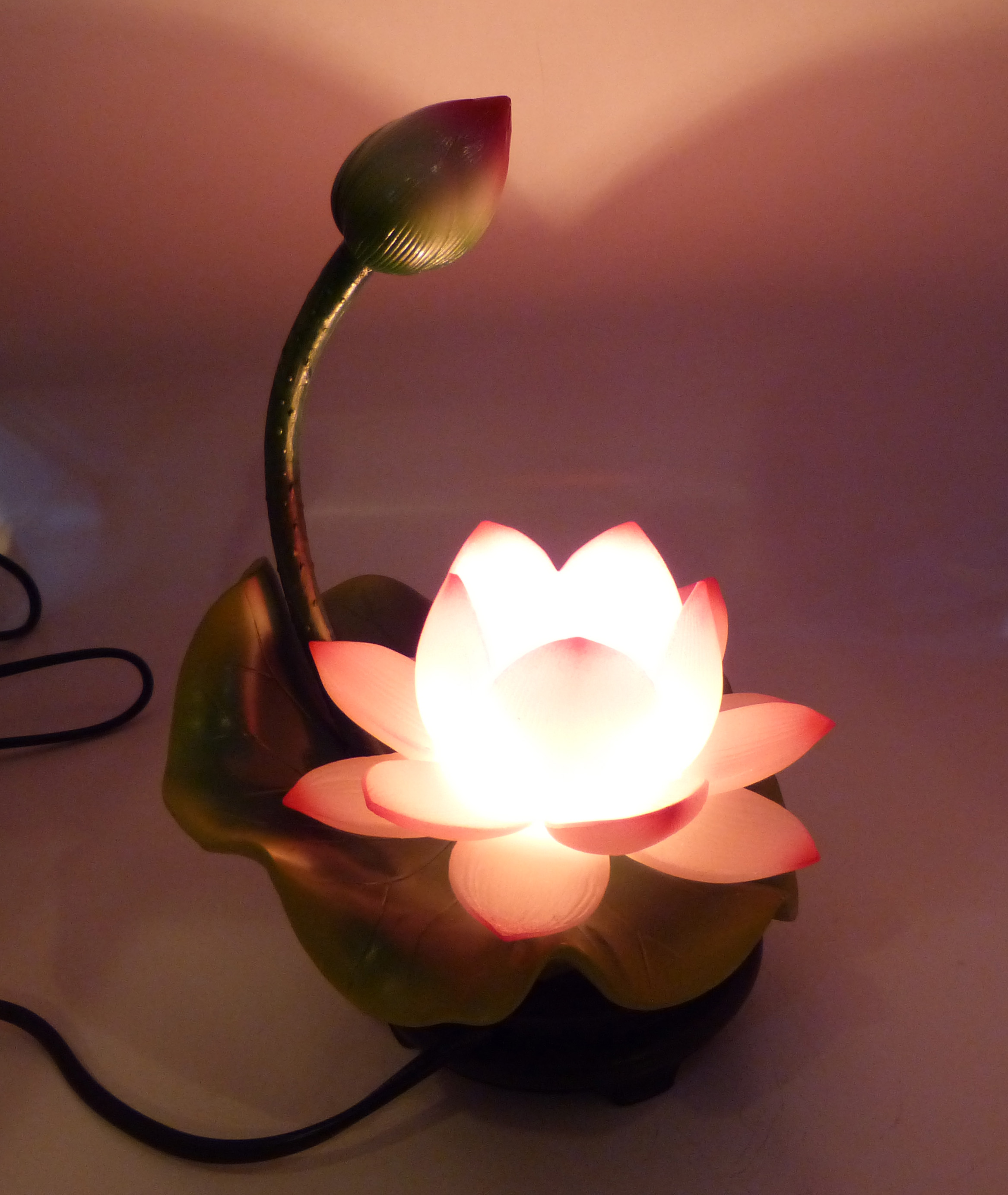 冷瓷莲花灯(大,小)台湾产