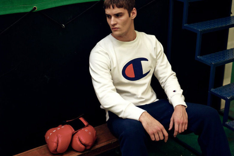 champion—77—采用尼龙材质制成的宽松短裤,清凉透气,还有一定的