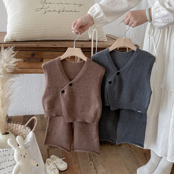 Children's sweater set autumn Japanese and Korean loose knitted cardigan for boys and girls 1-8 years old Bao knitted pants two-piece set
Children's sweater set autumn Japanese and Korean loose knitted cardigan for boys and girls 1-8 years old Bao knitted pants two-piece set