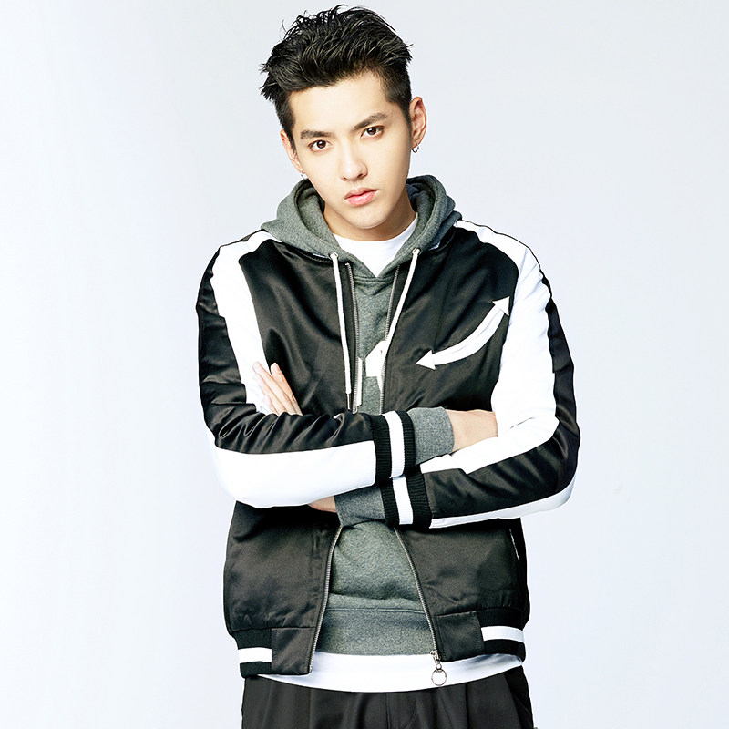 条纹裤热度持续上升,当年的校裤你扔了吗?