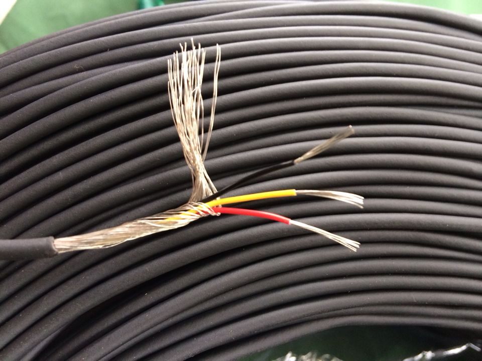 3芯屏蔽线信号线26awg双绞外径3mm约0.13平方高柔耐折镀锡铜绕包