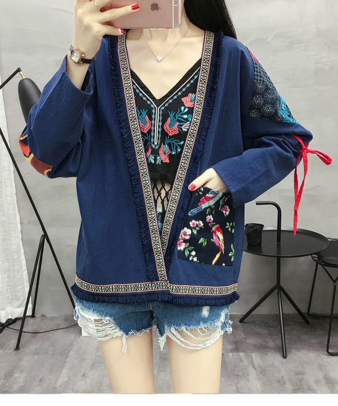 Phong cách dân tộc cotton và vải lanh cardigan ngắn áo khoác nhỏ vá thêu tua du lịch Vân Nam áo cánh dân tộc nổi tiếng của phụ nữ mùa xuân và mùa thu - Áo khoác ngắn