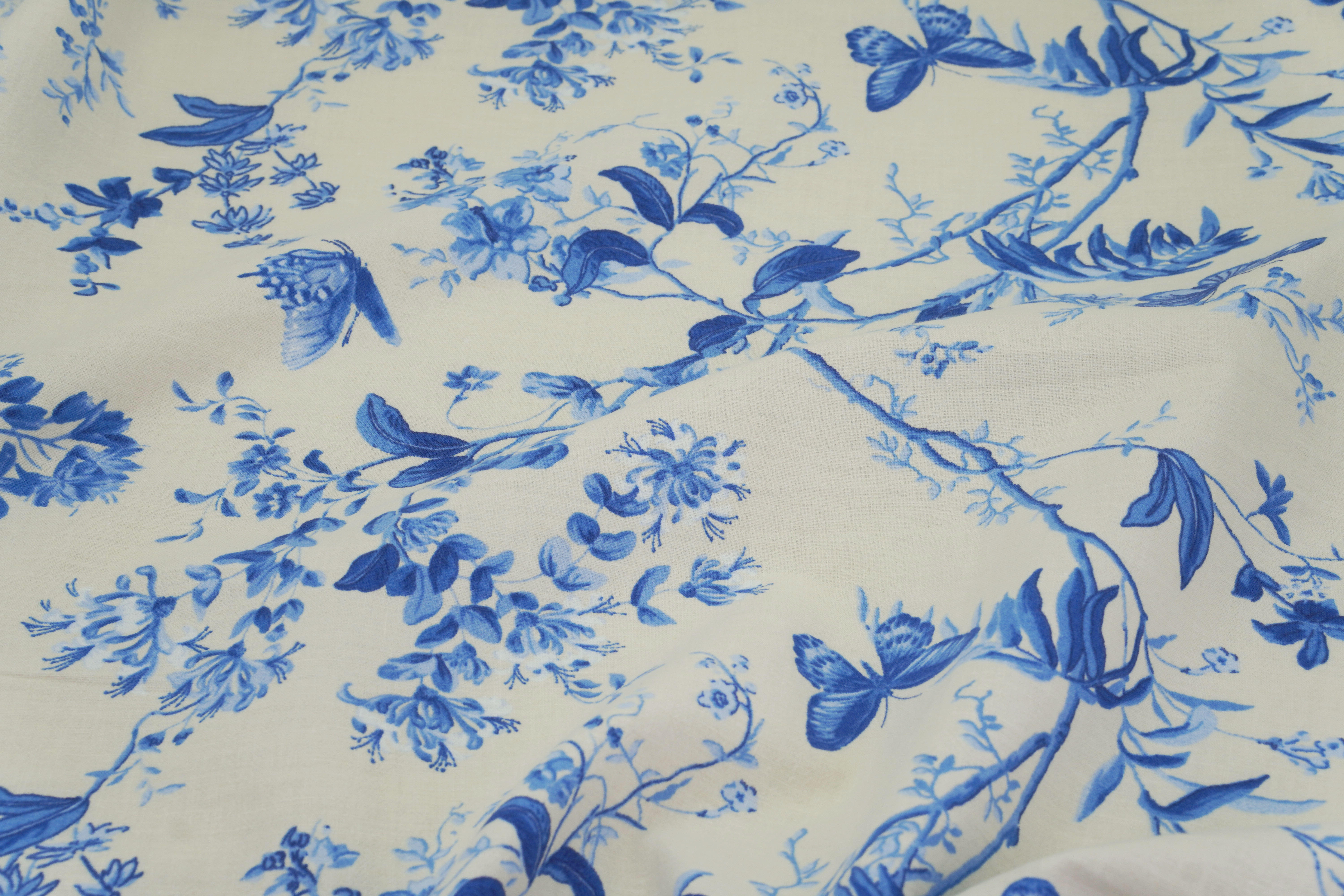 新中式青花瓷蓝色蝴蝶印花亚麻布料连衣裙旗袍棉麻设计师服装面料