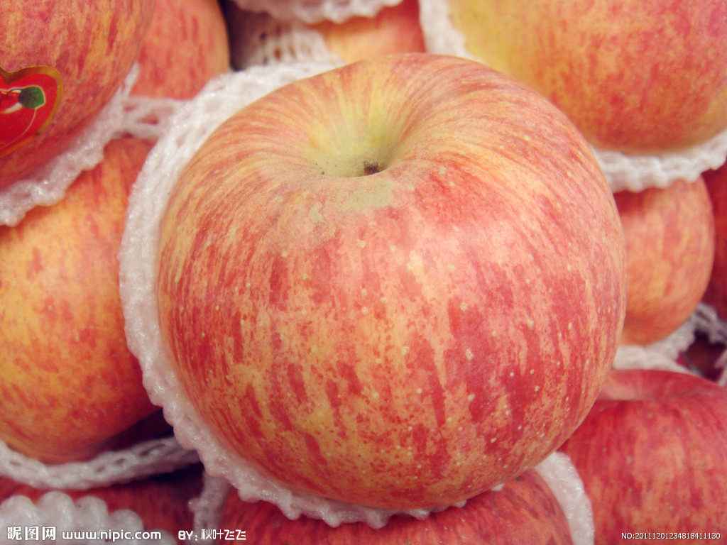 新鲜红富士苹果水果绿色大沙河苹果甜脆新鲜好吃实惠10斤装包邮