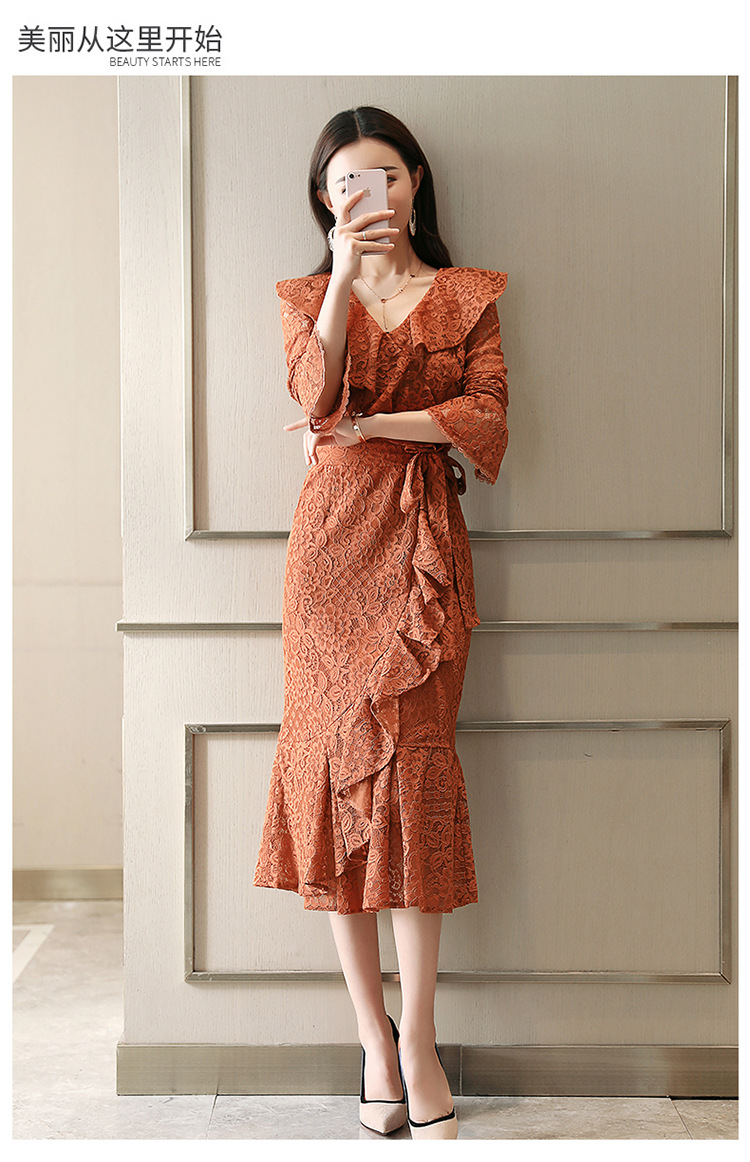 头服装款式细节:系带 荷叶边袖型:喇叭袖廓形:x型裙型:荷叶边裙女裤腰