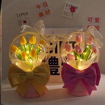 Tulips hug the barrel new net red humbling with the same small crowdsourced high level sensical packaging flowers casks a good friend gift