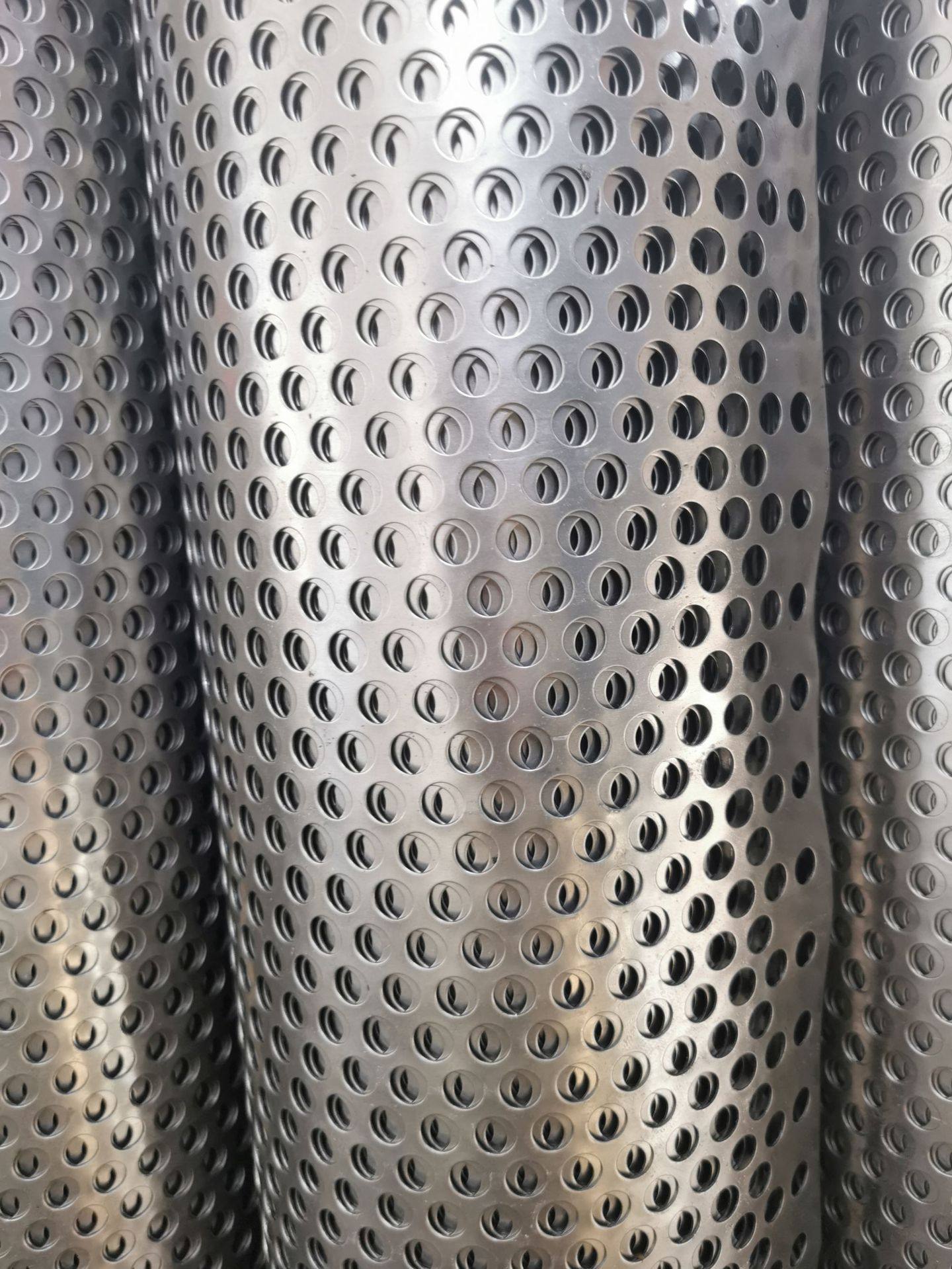 镀锌铁皮圆孔网机械散热防护罩阳台花盆垫板防鼠防盗防坠落家用