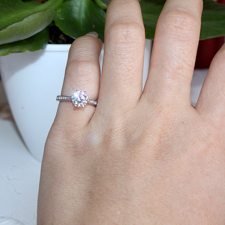 Customized Moissanite Diamond Ring Female 1 Carat Classic Six Prong Diamond Ring Platinum Wedding Simulation 18K Engagement Ring Customized Moissanite Diamond Ring Female 1 Carat Classic Six Prong Diamond Ring Platinum Wedding Simulation 18K Engagement Ring