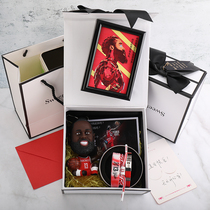 Harden hands on a model about basketball Paul George model doll Curico is more than James Guys