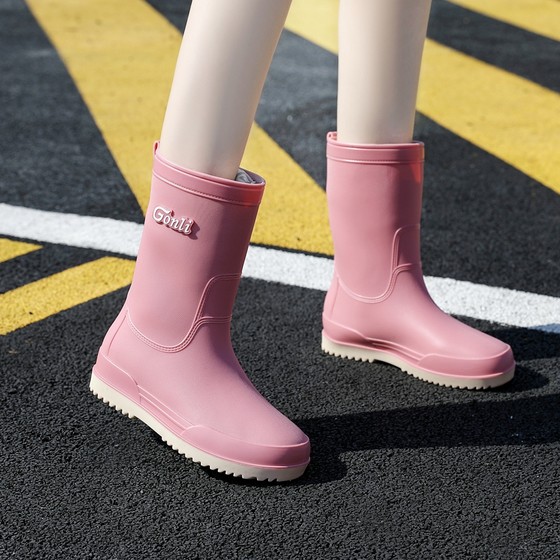 Labor protection rain boots for women's mid-tube fashion outside waterproof rain boots Japanese high tube integrated velvet warm non-slip wear-resistant water
Labor protection rain boots for women's mid-tube fashion outside waterproof rain boots Japanese high tube integrated velvet warm non-slip wear-resistant water