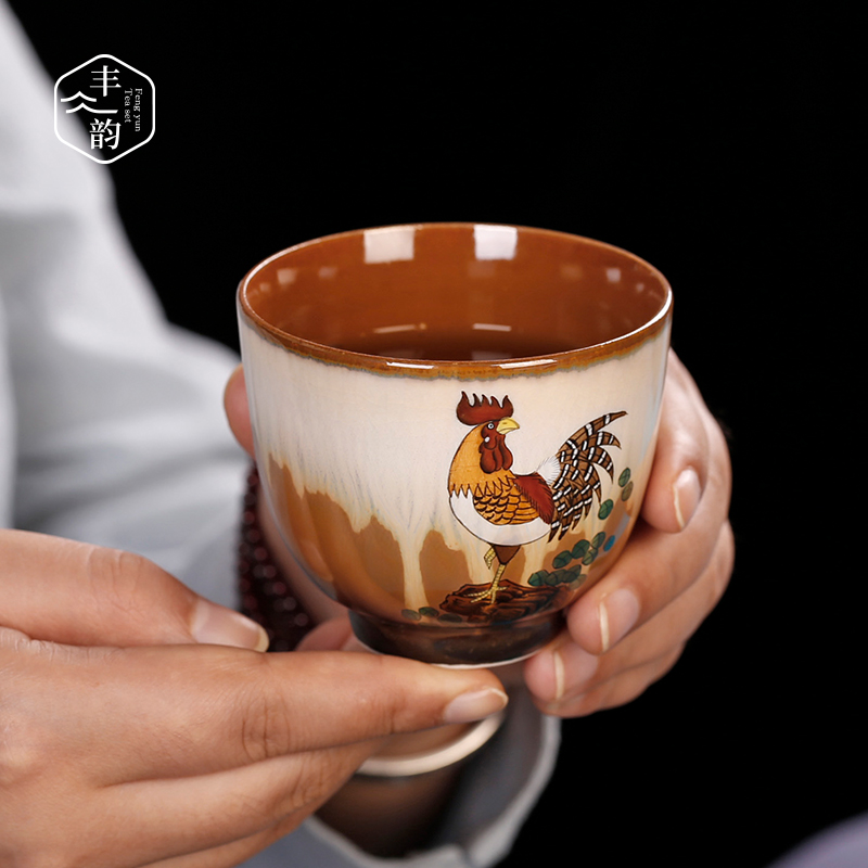 Jingdezhen Chinese antique hand - made ceramic masters cup chicken cylinder kung fu tea cups sample tea cup in use