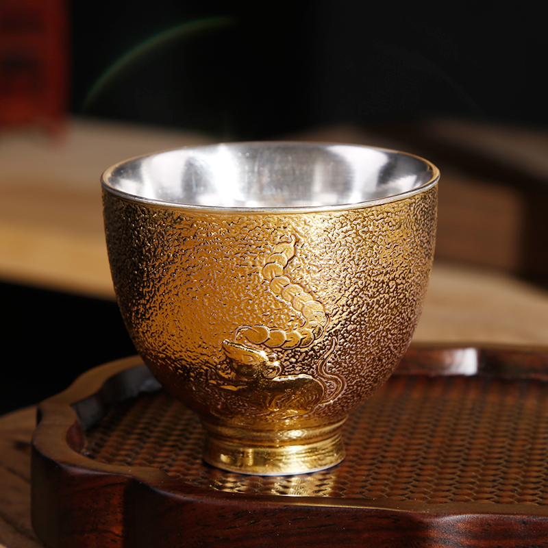 Sheng up with 24 k gold ceramic cup coppering. As Chinese zodiac silver Japanese gold and silver tea masters cup individual single fullness