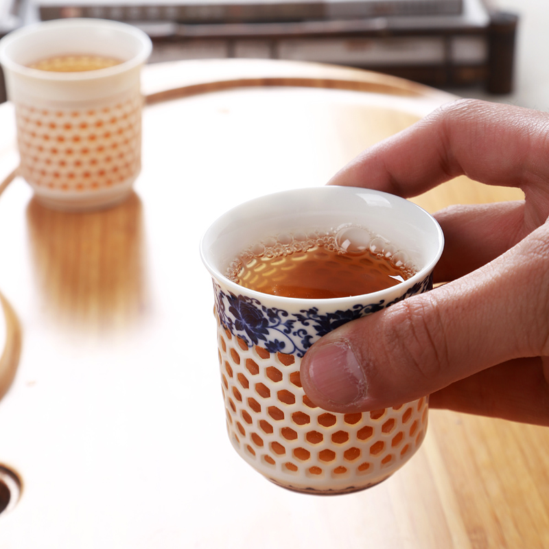 A large blue and white porcelain cups and exquisite teapot honeycomb hollow ceramic kung fu tea accessories teapot teacup sea with parts