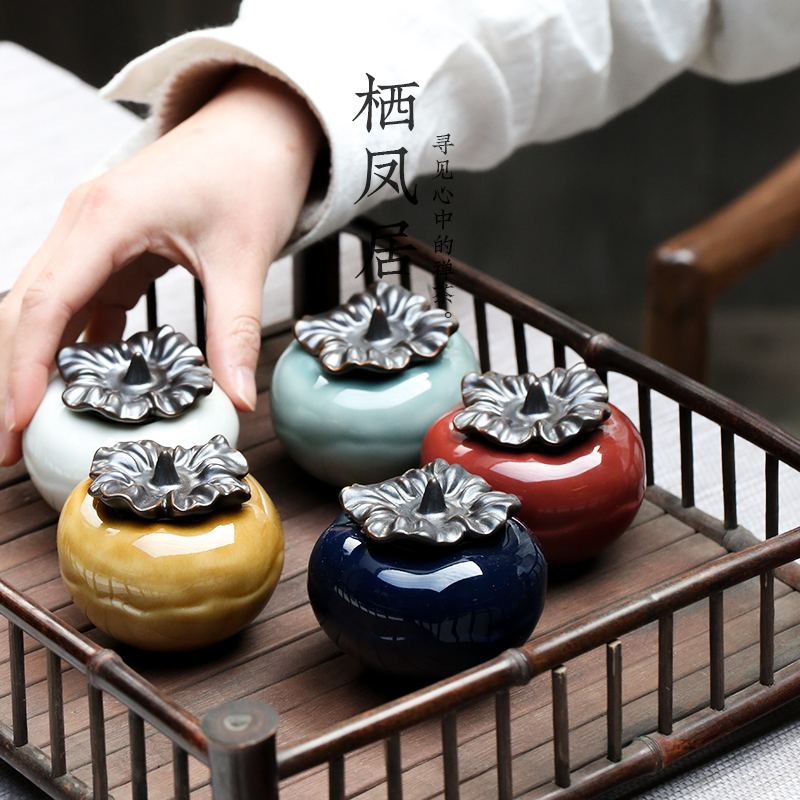 A Live chicken in persimmon persimmon ruyi caddy fixings travel portable mini ceramic tea box storehouse pu 'er tea pot seal as cans