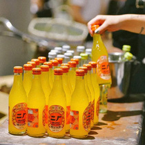 1 bottle of family in love Soda orange juice Flavor Soda Report White Wuhan Mouth Second Factory Soda Shake-in-the-Net Red Beverage