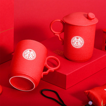 Creative wedding gifts for newlyweds and engagement celebrations to send girlfriends and couples red ceramic cups with lids for a pair of water cups for couples