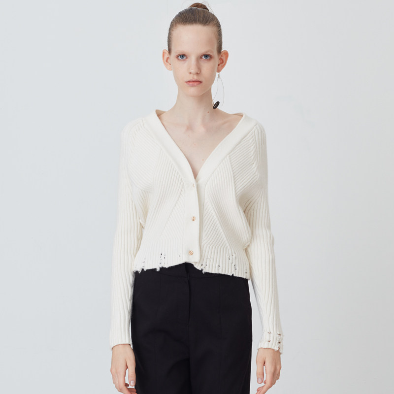 设计师ar&tesia白色开领单排扣针织破洞长袖上衣2017秋冬新品_7折