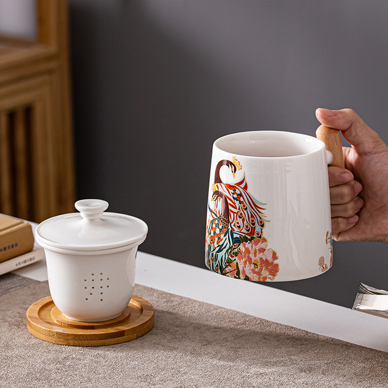 Peacock with wooden handle office tea cup tea filter cup getting delicate household ceramic cups with cover with the handle