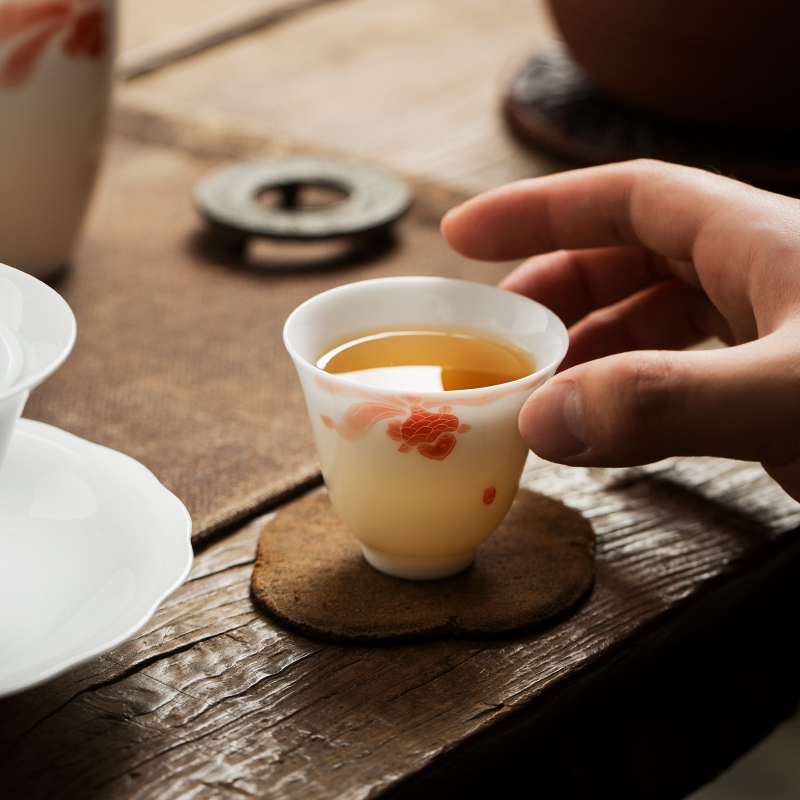 Jingdezhen pastel pure hand - made fish play under the glaze color master sample tea cup by hand cups of pu - erh tea sample tea cup single CPU