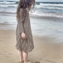 Vanilla dress ins girl sweater text description stick needle translation knitting illustration non-finished