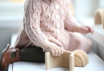 Little princess dress girl skirt sweater text knitting description translation knitting illustration non-finished product