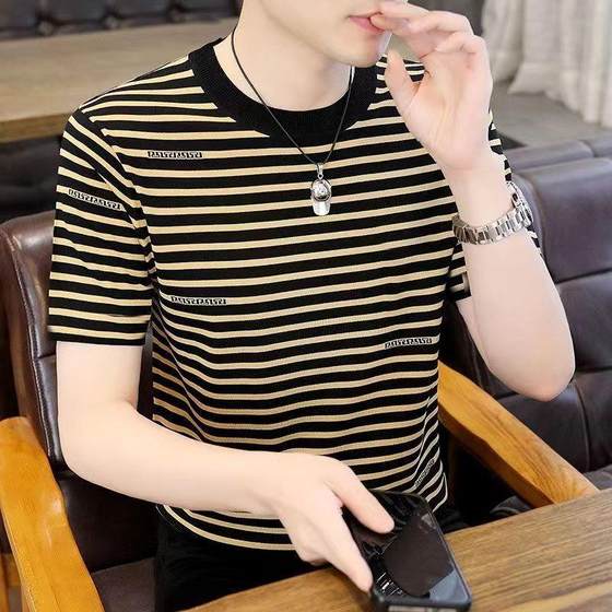 새로운 남자의 부드러운 얼음 감지 단축 얇은 여름 얇은 여름 트렌디 얇은 티셔츠 스 플라이 싱 스트립 2 피스 세트 새로운 남자의 부드러운 얼음 감지 단축 얇은 여름 얇은 여름 트렌디 얇은 티셔츠 스 플라이 싱 스트립 2 피스 세트