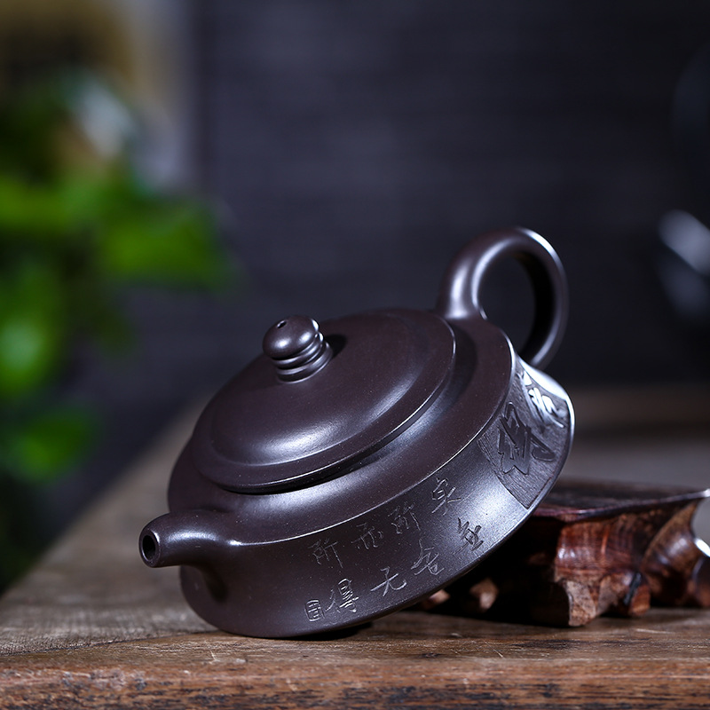 Mud is willing to difference up Zhou Pan yixing it black Mud vivi manual famous travel tea set the teapot