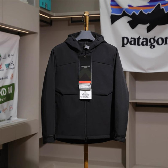Clear the goods! Add velvet and thicken it! 3D vertical cut! Windproof technology fabric! Men's outdoor hooded jacket jacket
Clear the goods! Add velvet and thicken it! 3D vertical cut! Windproof technology fabric! Men's outdoor hooded jacket jacket
