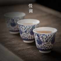 Slow-tune blue and white porcelain tea cup ceramic tea cup kung fu tea set single cup small tea bowl Master Cup small Cup